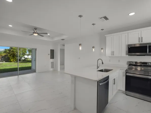 748 Foxtail St E, Lehigh Acres, FL 33974