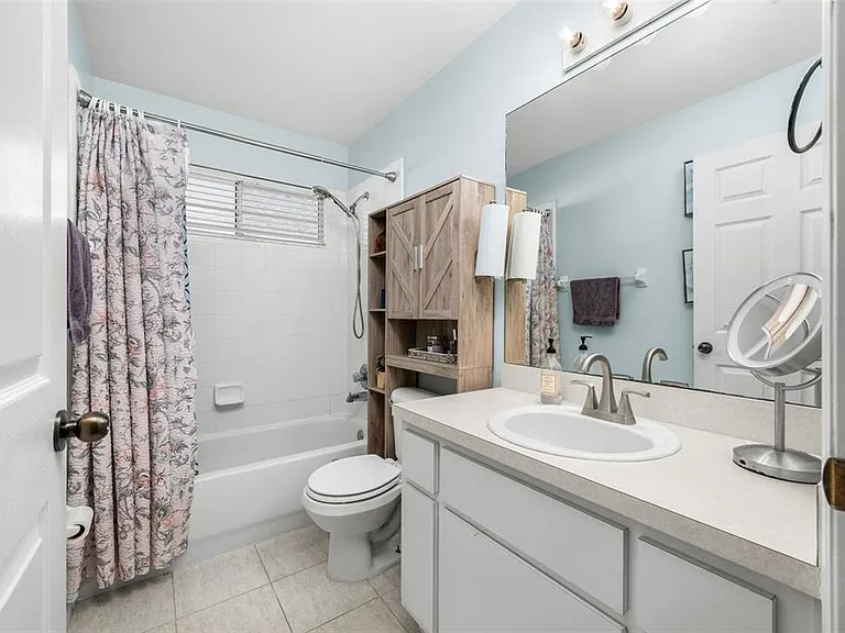 8725 NW 9th Pl — Photo 10