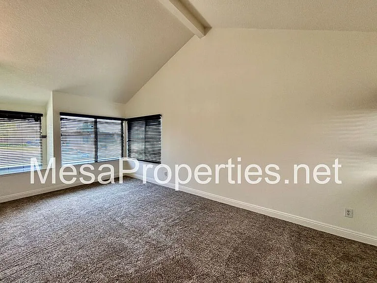 2378 N Sycamore Ave — Photo 3