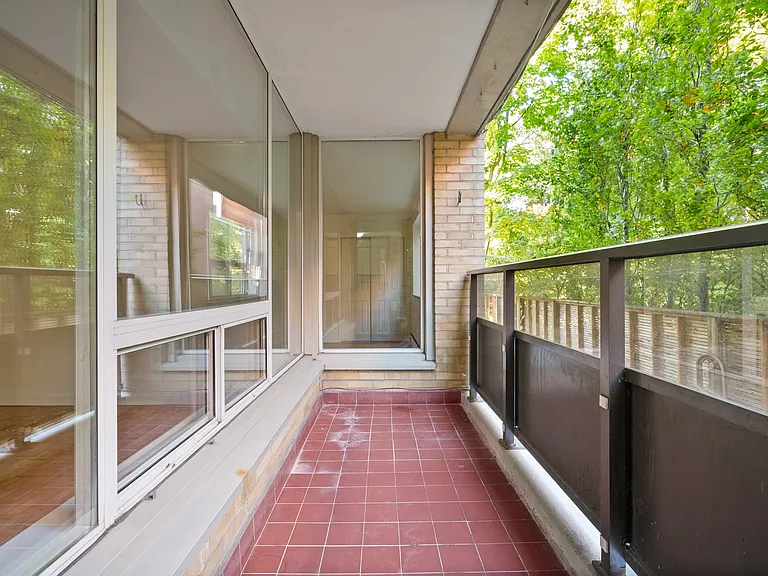 14 Deer Park Cres — Photo 57