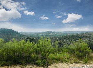 33 Meno Ridge Rd, Pipe Creek, TX 78063