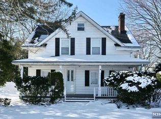 26 Linwood Ave W, Paramus, NJ 07652