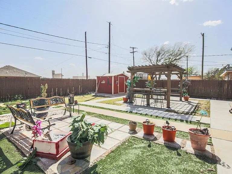 931 Xavier St — Photo 18