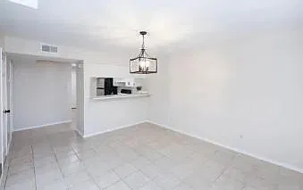 3 bed, 1391 sqft, $1,700 — Photo 4