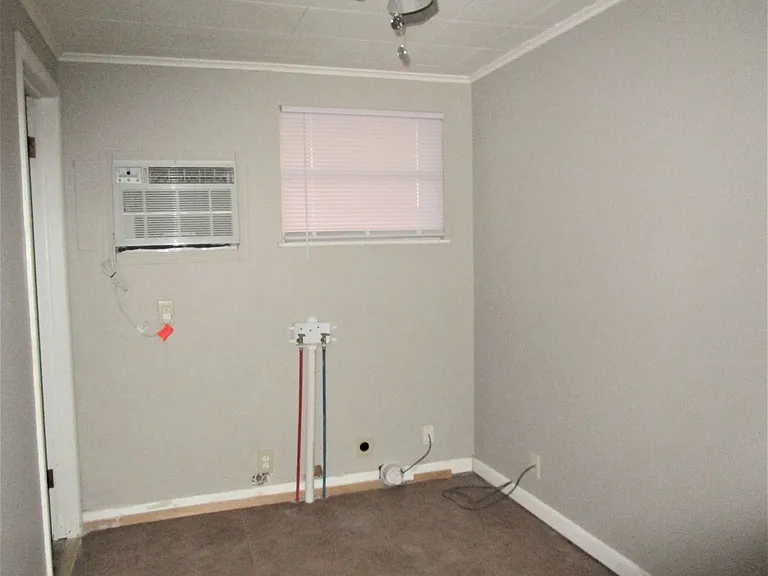 709 N Broadway St — Photo 10
