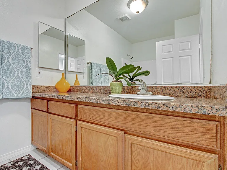 821 Wilcox Ave — Photo 40