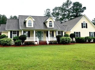 206 Woodlake Cir, Douglas, GA 31535