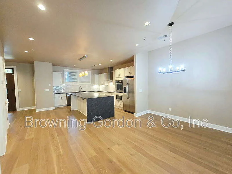 2 bed, 2.5 bath, 2134 sqft, $2,895 — Photo 4