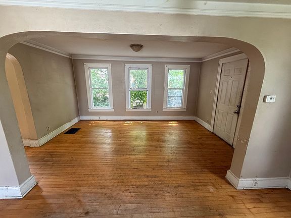 3rd image of 309 Adams St