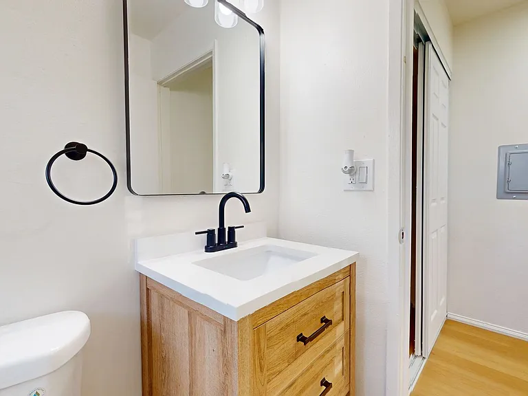 1520 Castro St — Photo 16