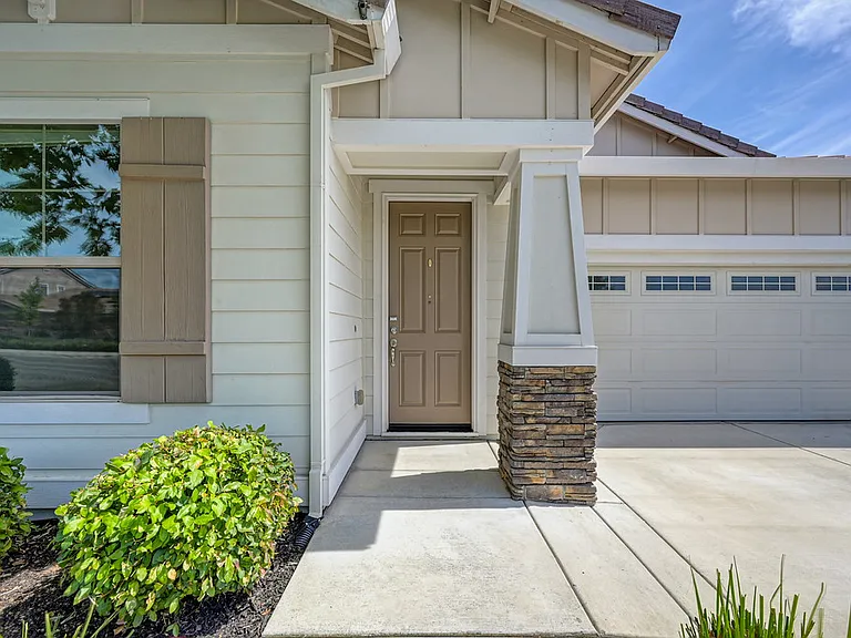 2232 Ranch View Dr — Photo 3