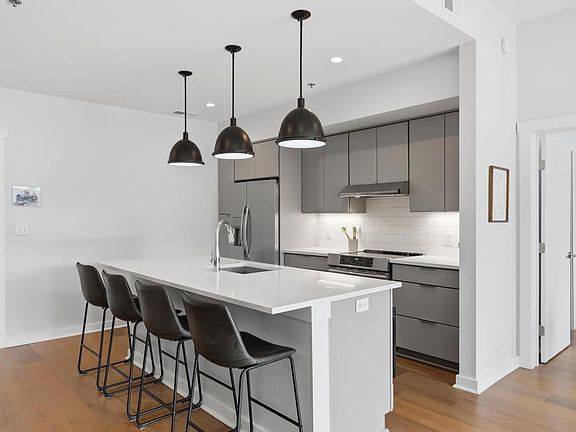 5th image of 411 Fairpoint St #205