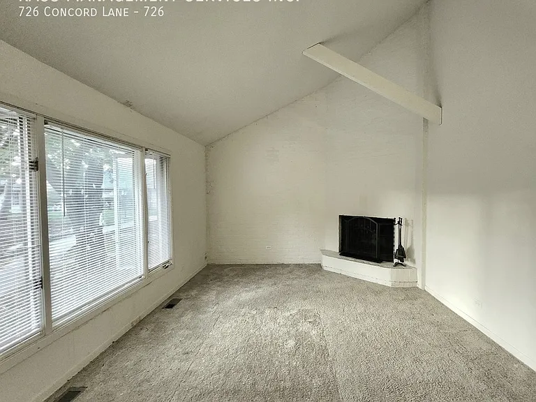726 Concord Ln #726 — Photo 2