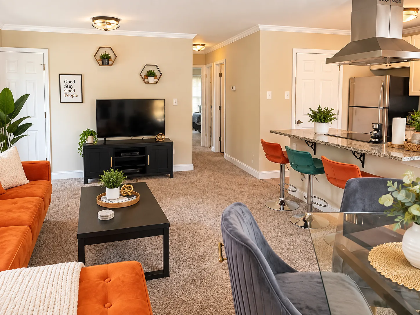 2 bed, 700 sqft, $2,300 — Photo 1