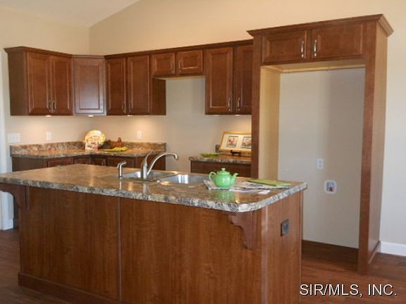 4th image of 301 Elizabeth Dr