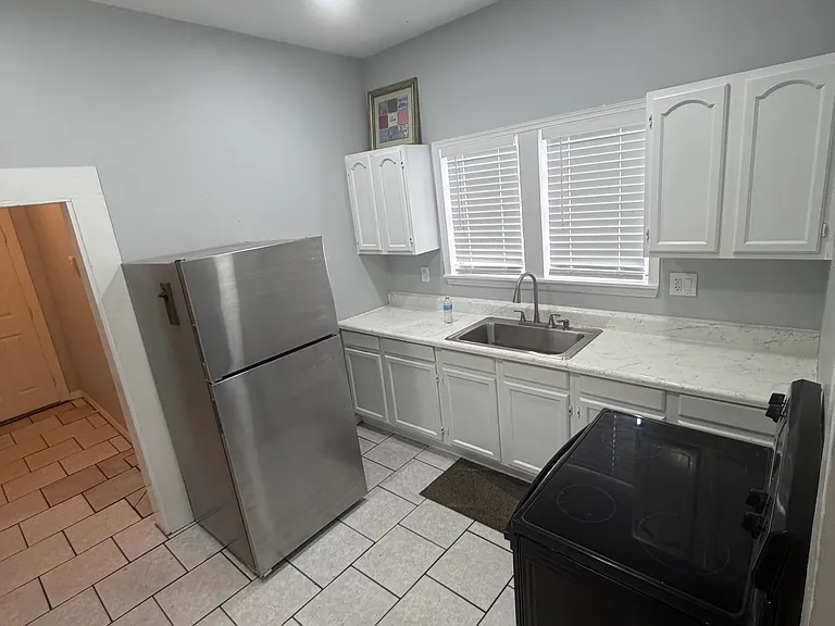 2317 W Chestnut St — Photo 5