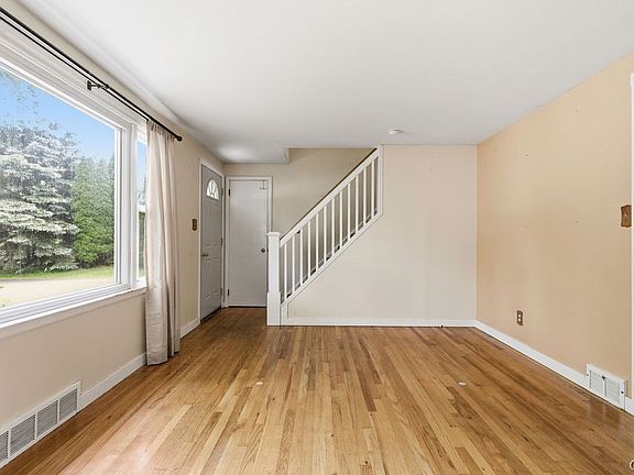 5th image of 317 Vanida Dr