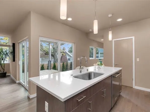 8813 Wallingford Ave N, Seattle, WA 98103