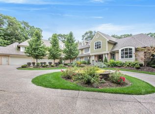 543 Roundtree Ln NE, Ada, MI 49301