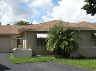 2277 Nova Village Dr, Fort Lauderdale, FL 33317
