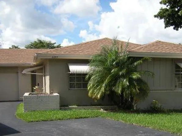 2277 Nova Village Drive, Davie, FL 33317
