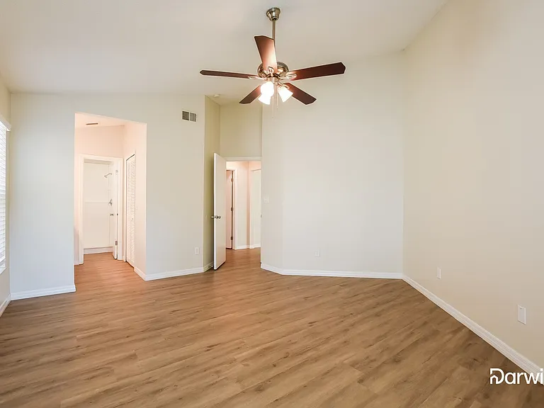 151 Lakebreeze Cir — Photo 11