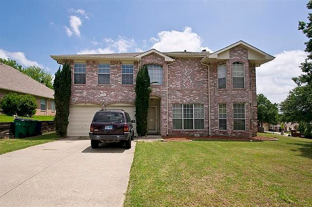 1st image of 702 Glenwood Ct
