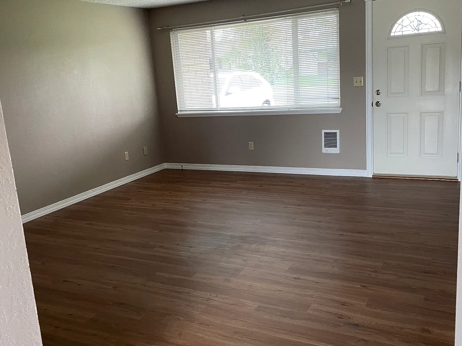 3 bed, 1200 sqft, $1,600 — Photo 3