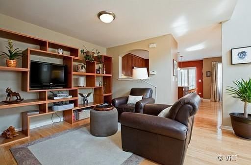 5th image of 11045 W 72nd St