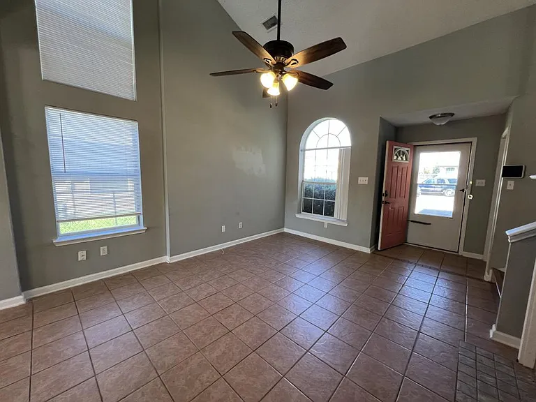 2302 Tracey Ann Ln — Photo 9