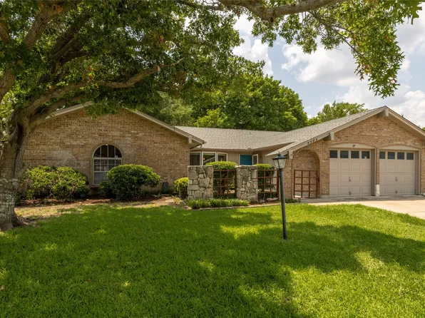 5904 Rayburn Dr, Fort Worth, TX 76133