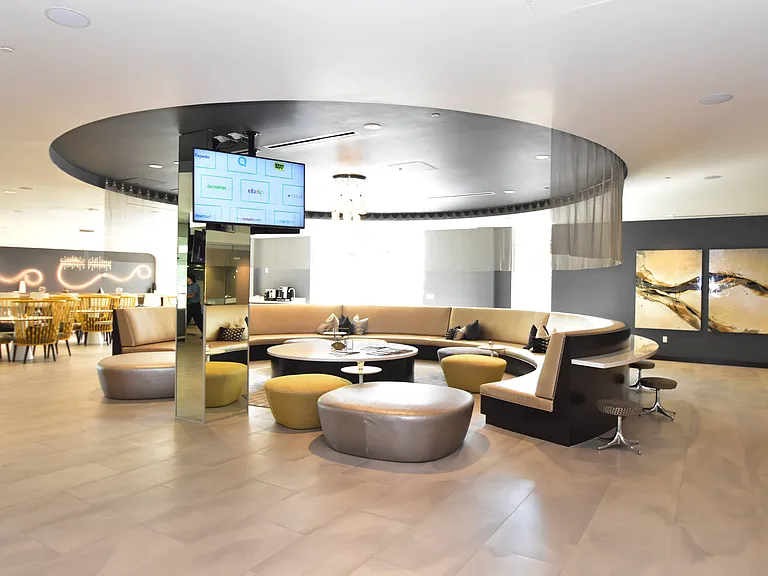 360 Luxury Apartments — Photo 24