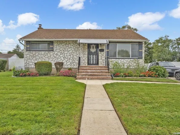 4 Avon Drive, Amityville, NY 11701