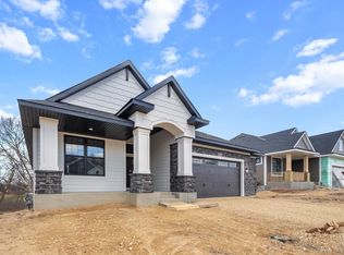 1733 Royal Blvd N, Lake Elmo, MN 55042