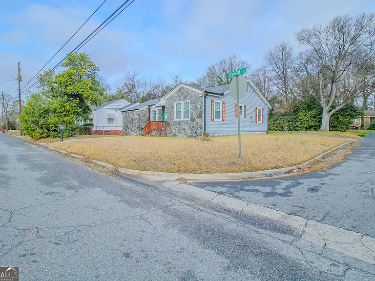 579 Lynmore Ave — Photo 25