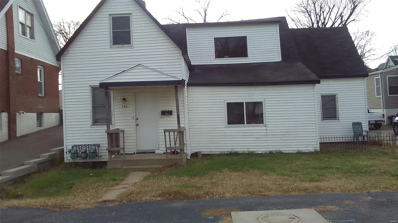 130 E Loretta Ave photo 1