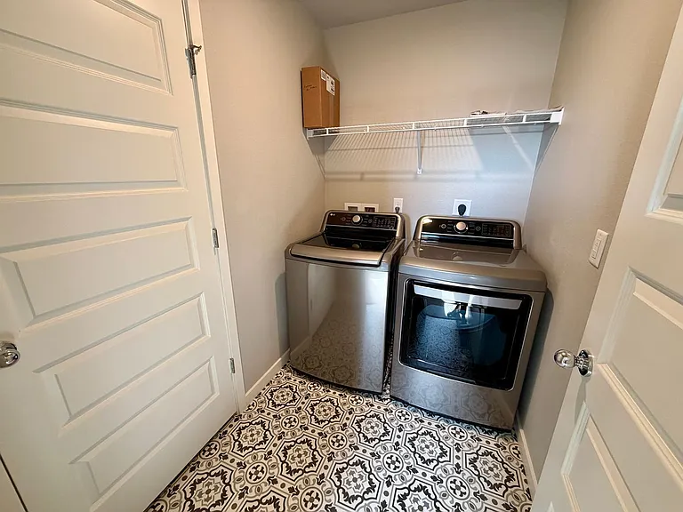 1353 Reynolds St #18E — Photo 16