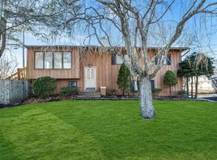 34 John St, Shoreham, NY 11786