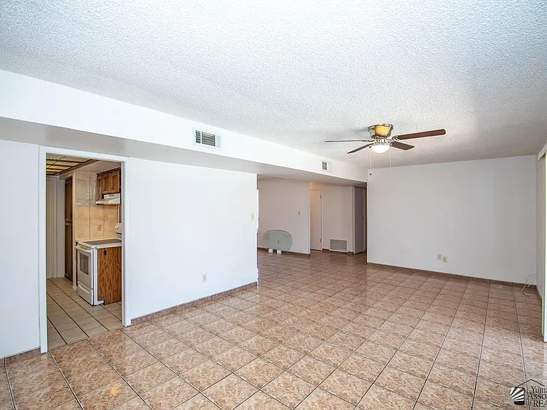 2257 W 18th St — Photo 3