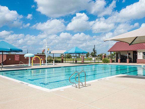 Community pool