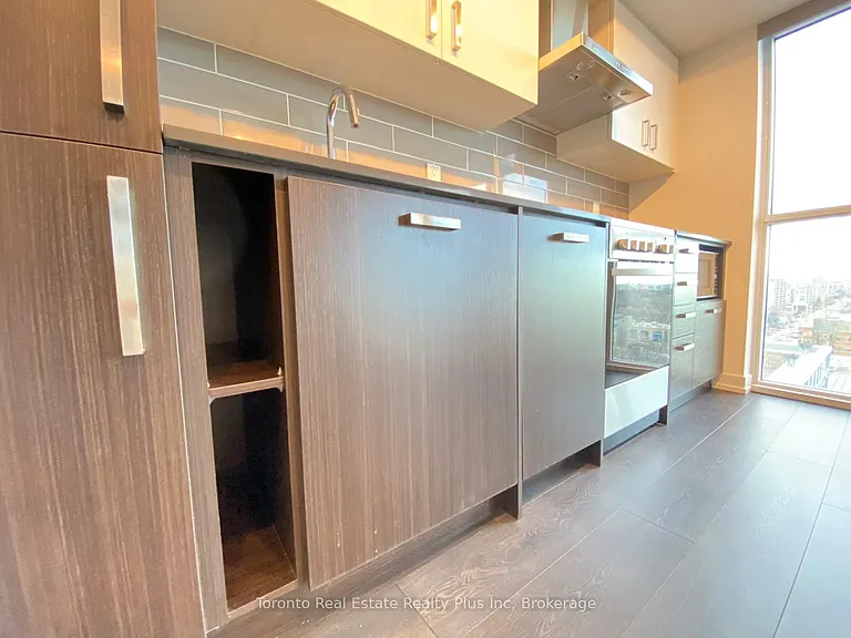 125 Redpath Ave #1111 — Photo 13