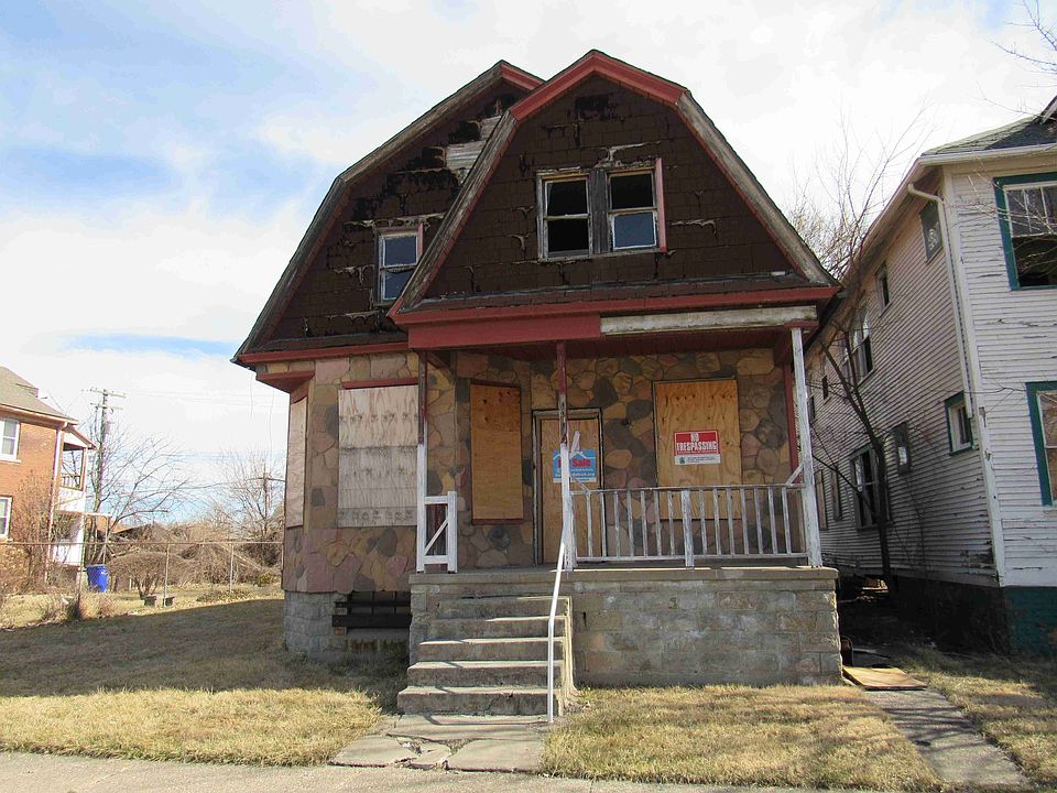 1566 St Clair