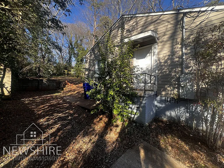 4 Prancer Ave — Photo 6