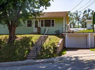 692 Kane St, Dubuque, IA 52001