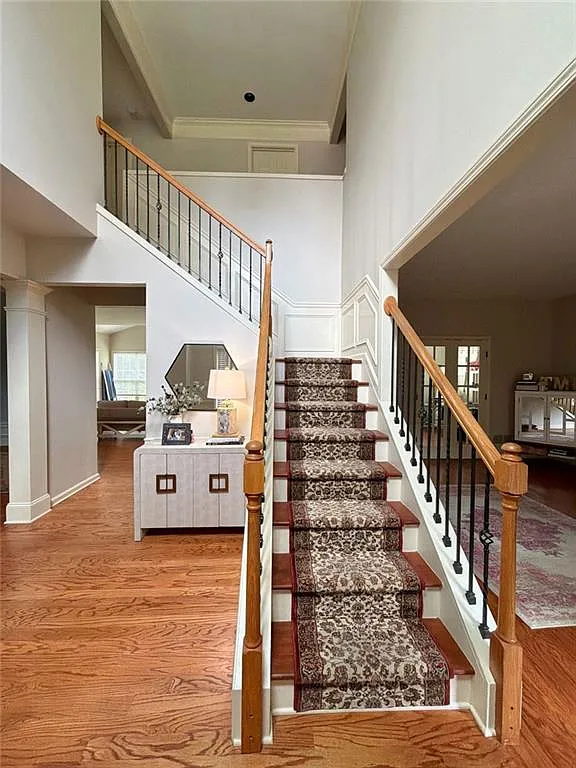 5 bed, 3.0 bath, 4321 sqft, $3,700 — Photo 3