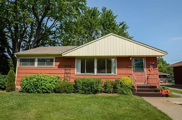 1st image of 108 Maywood Pl