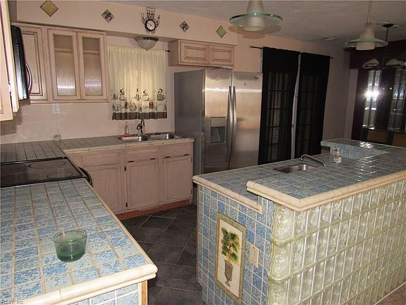 5th image of 2925 Dante Pl