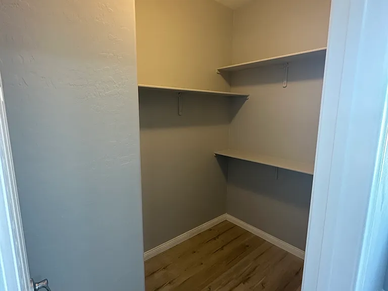 576 Glassford Ct — Photo 6