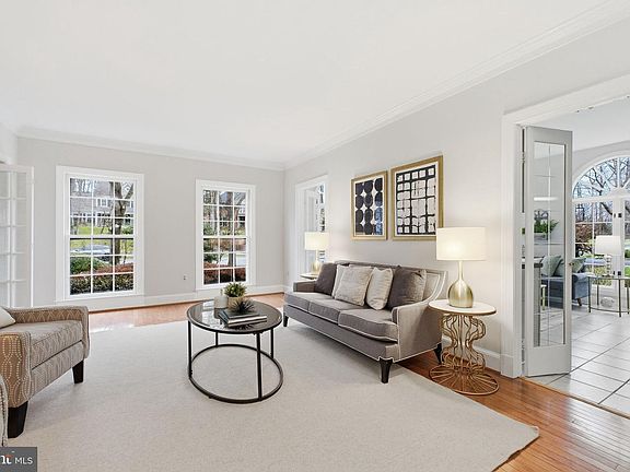 4th image of 9723 S Park Cir