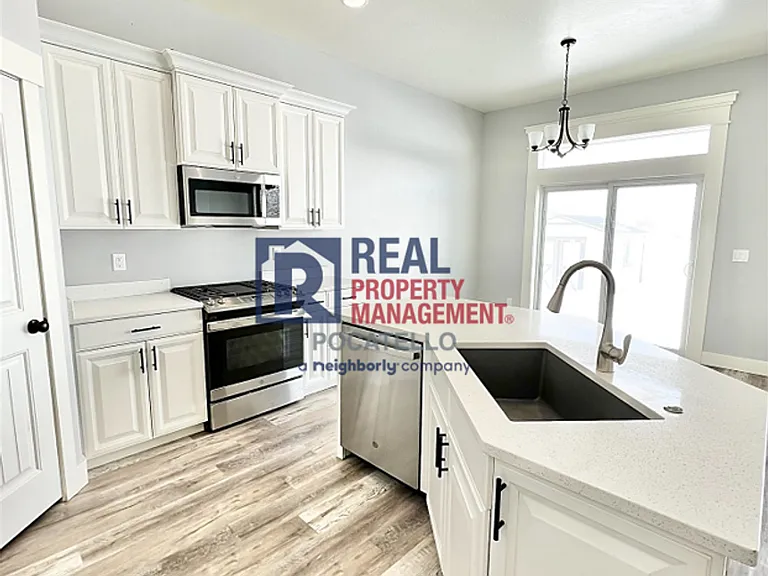 1620 Petersburg Dr — Photo 7